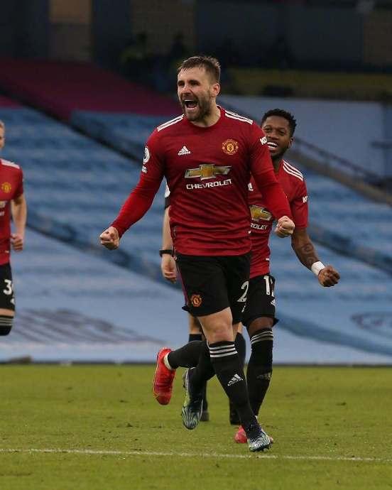 包含曼联传奇前锋助阵球队，为迎接关键战役的词条