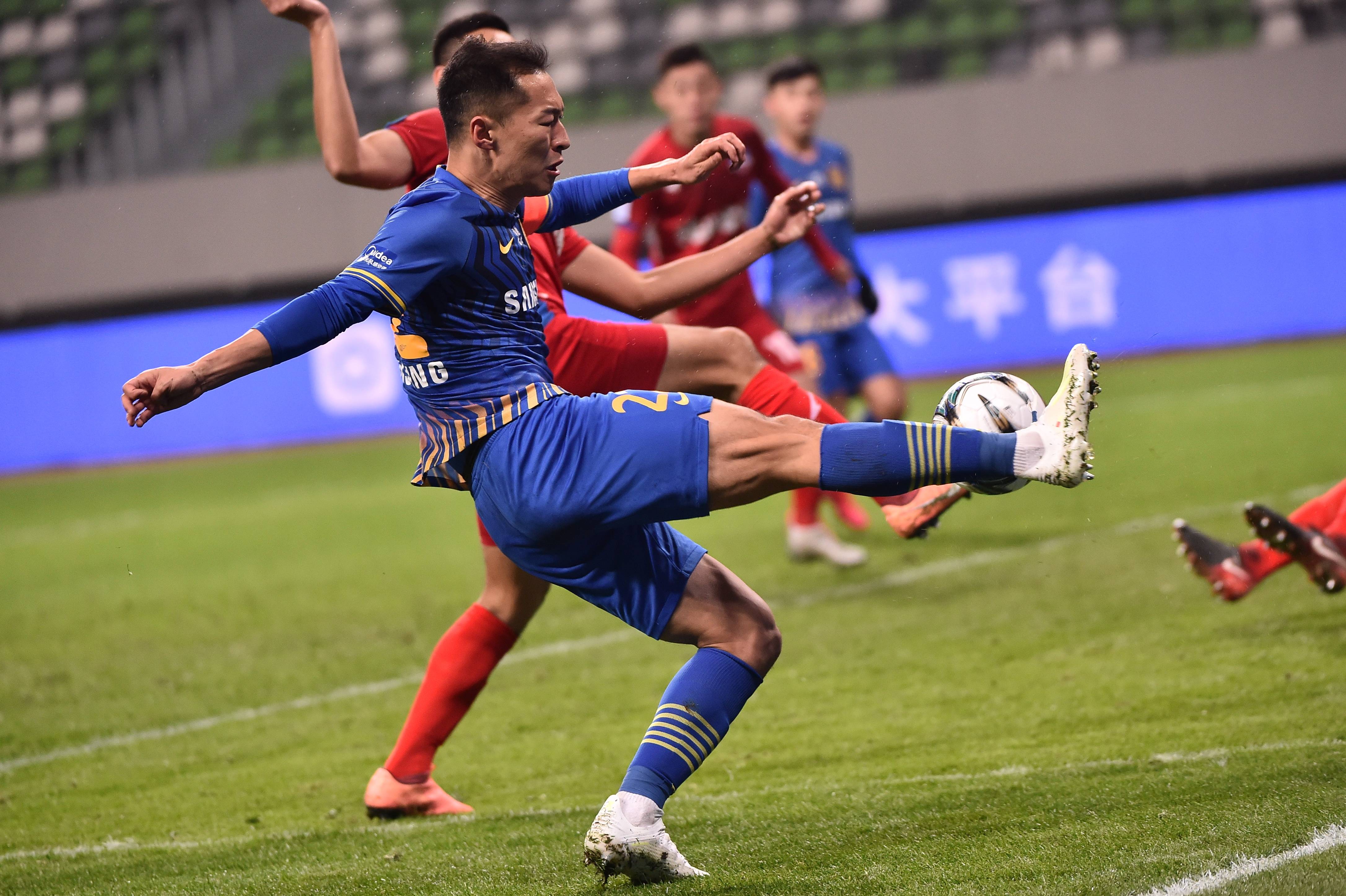 苏宁易购客场战平江苏苏宁，保持不败战绩