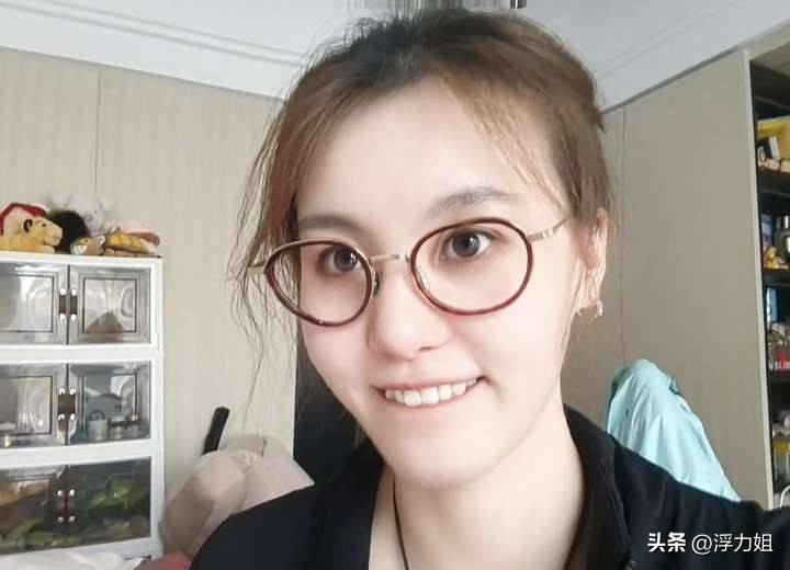 游泳女将傅园慧收获银牌,表现亮眼的简单介绍 游泳女将傅园慧收获银牌,表现亮眼的简单介绍
