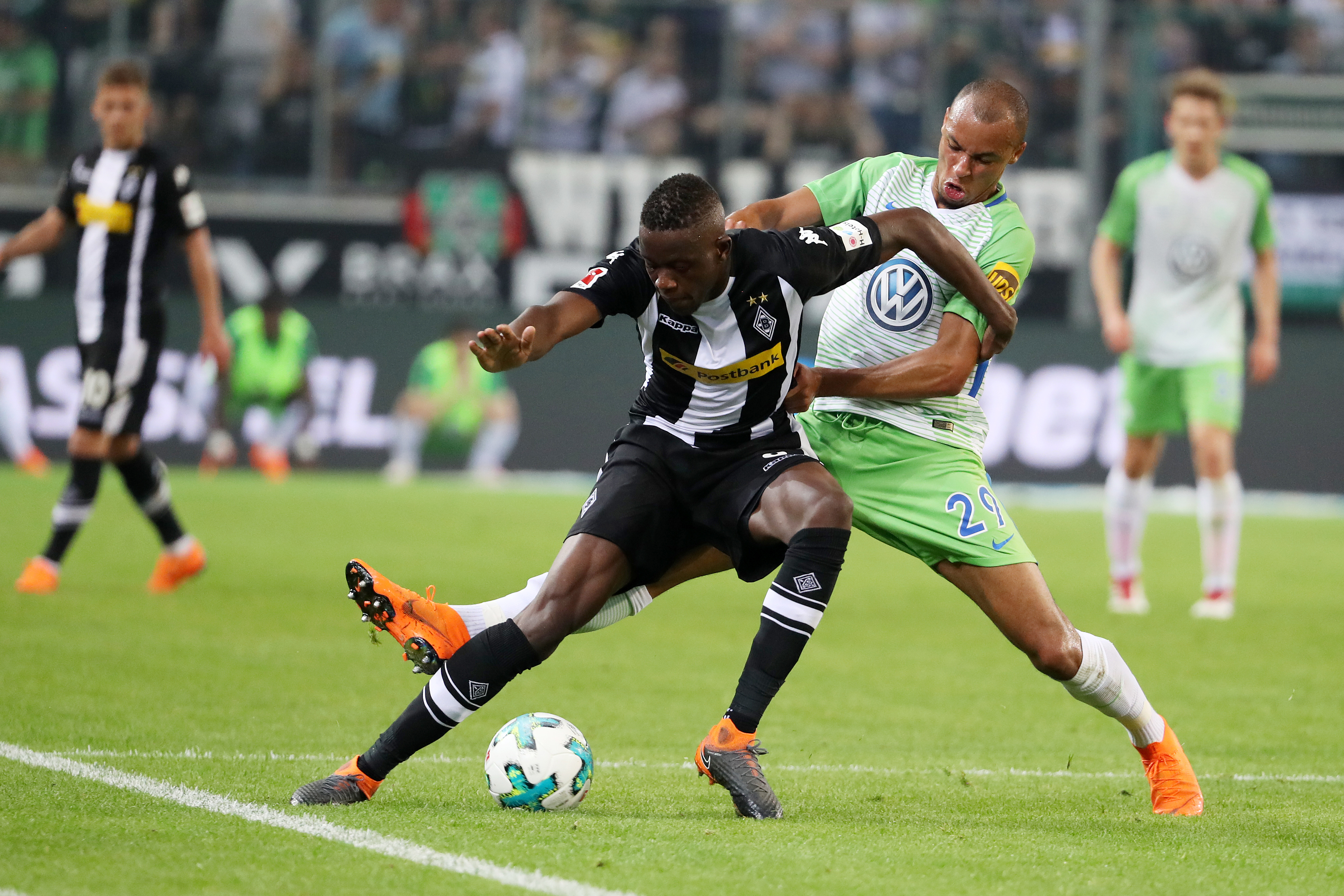 aoa体育视频-包含沃尔夫斯堡客场战胜对手，赢得比赛的词条